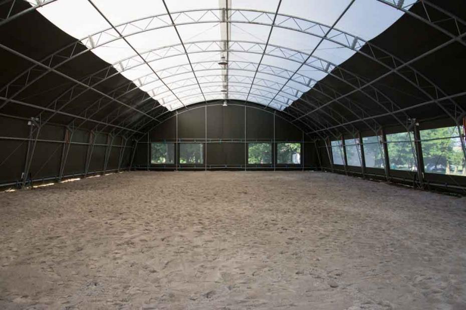 Indoor riding arena in Hosszúréti Lovas Major