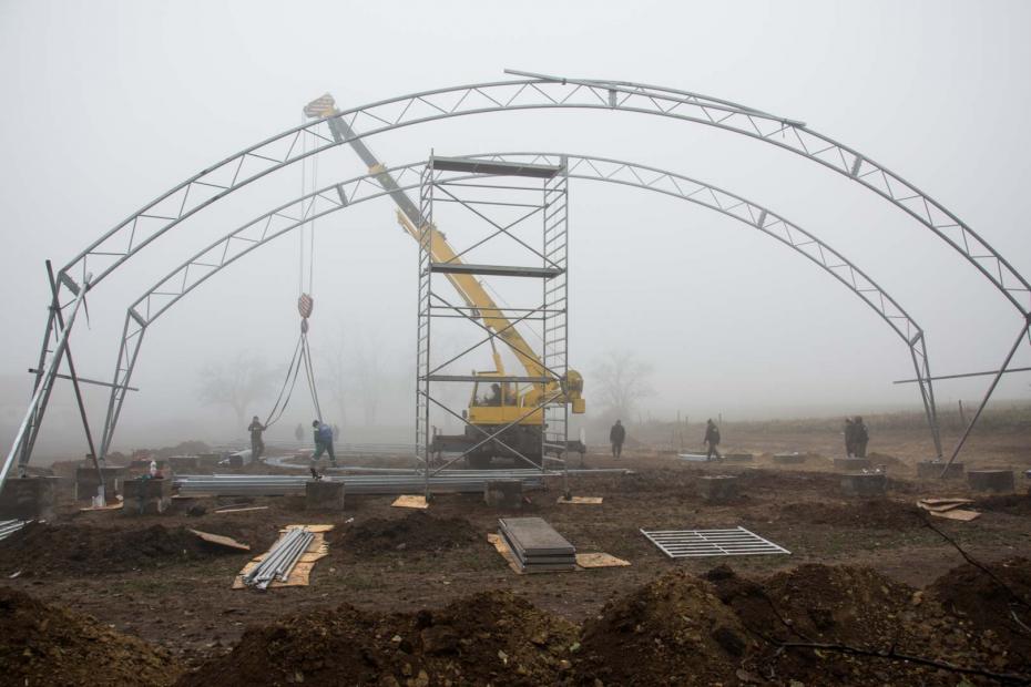 Indoor riding arena in Hosszúréti Lovas Major