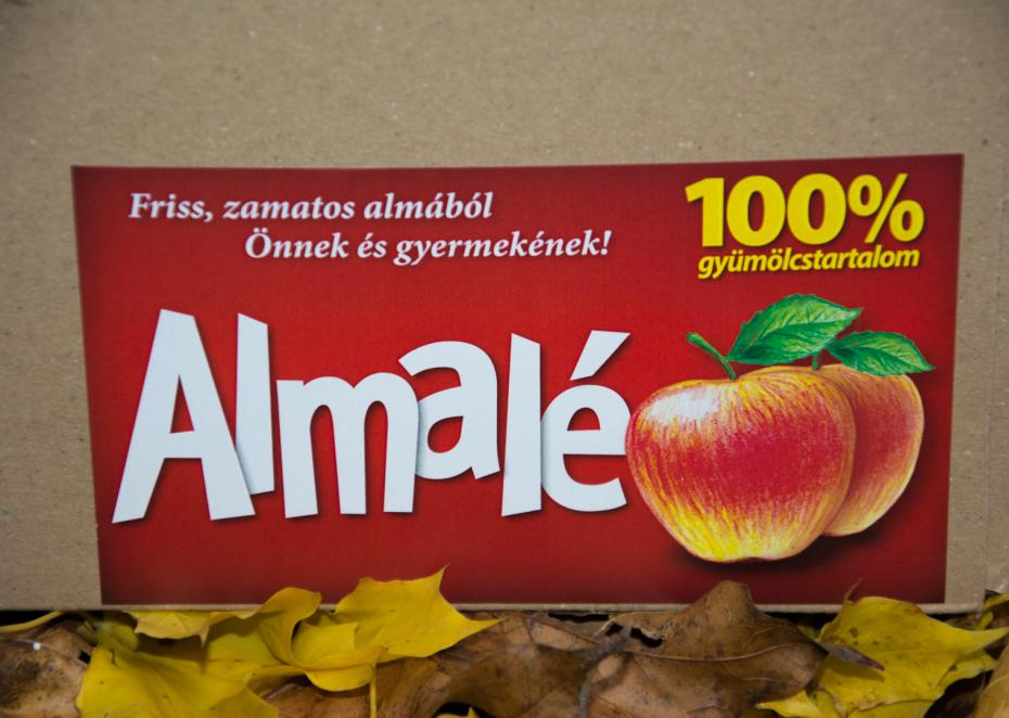 100% gyümölcstartalmú rostos almalé, saját termesztésű almából 100% gyümölcstartalmú rostos almalé, saját termesztésű almából